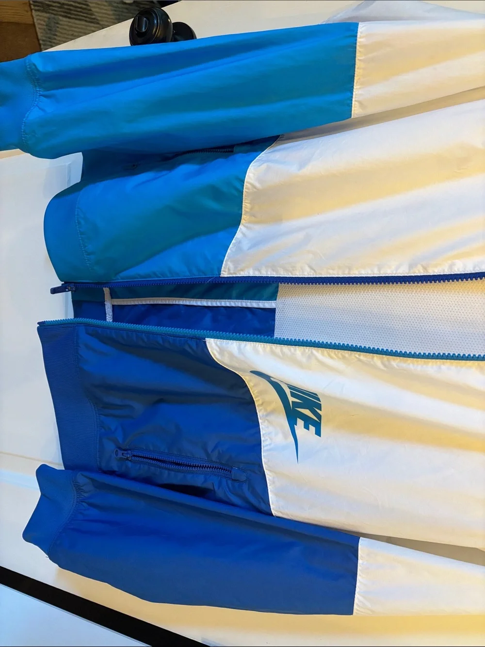 Nike White & Blue Colorblock Hooded Windbreaker Jacket